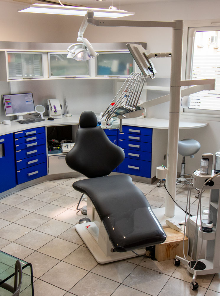 Salle de soin du cabinet dentaire du Docteur Stéphanie Henriques, chirurgien dentiste à Albi (81) spécialisée en implantologie et parodontie
